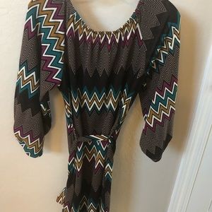 Blouse with warm tones and tie belt